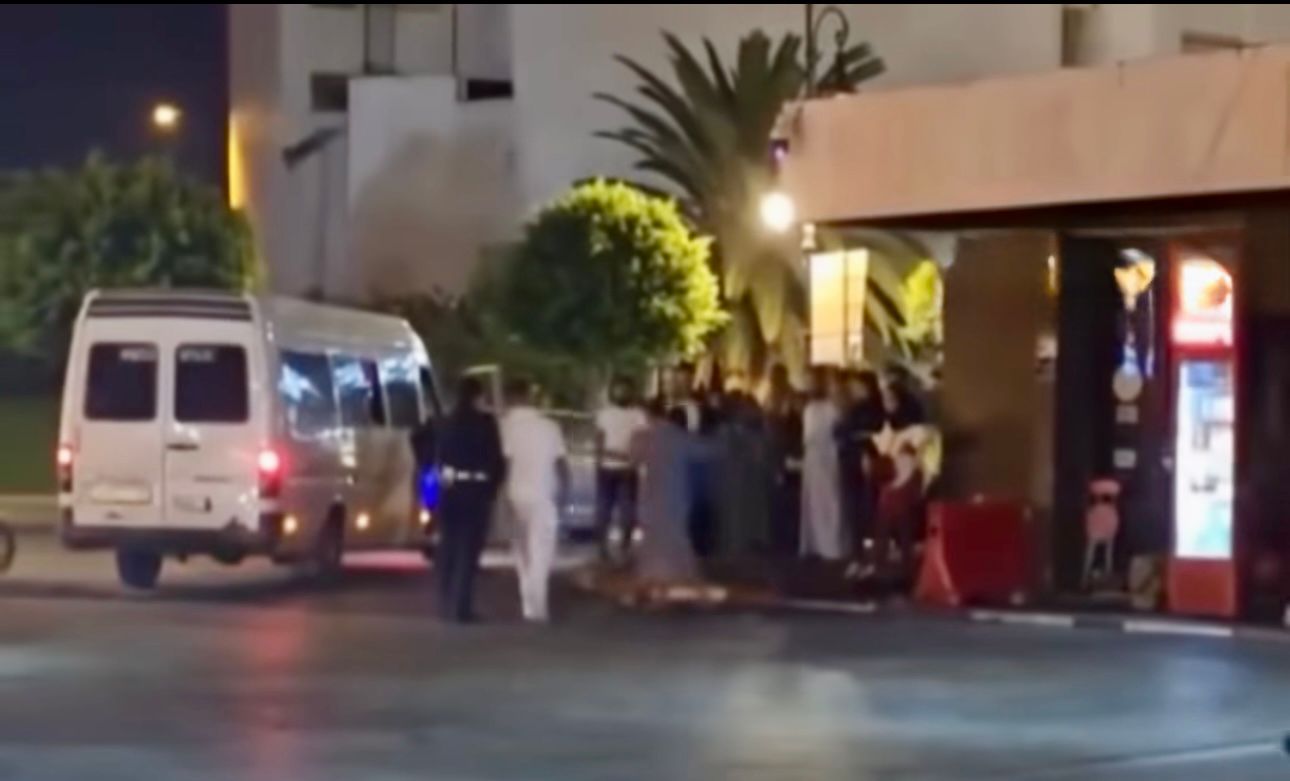 طنجة.. شخص في حالة سكر يعتدي على شرطية ومواطن ورجال الوقاية المدنية