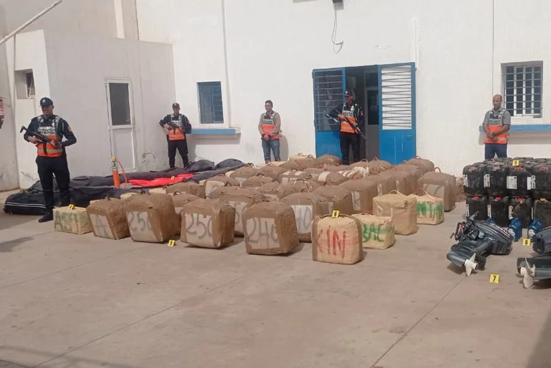 التهريب الدولي للمخدرات.. حجز طن و922 كلغ من الشيرا وإيقاف 7 أشخاص