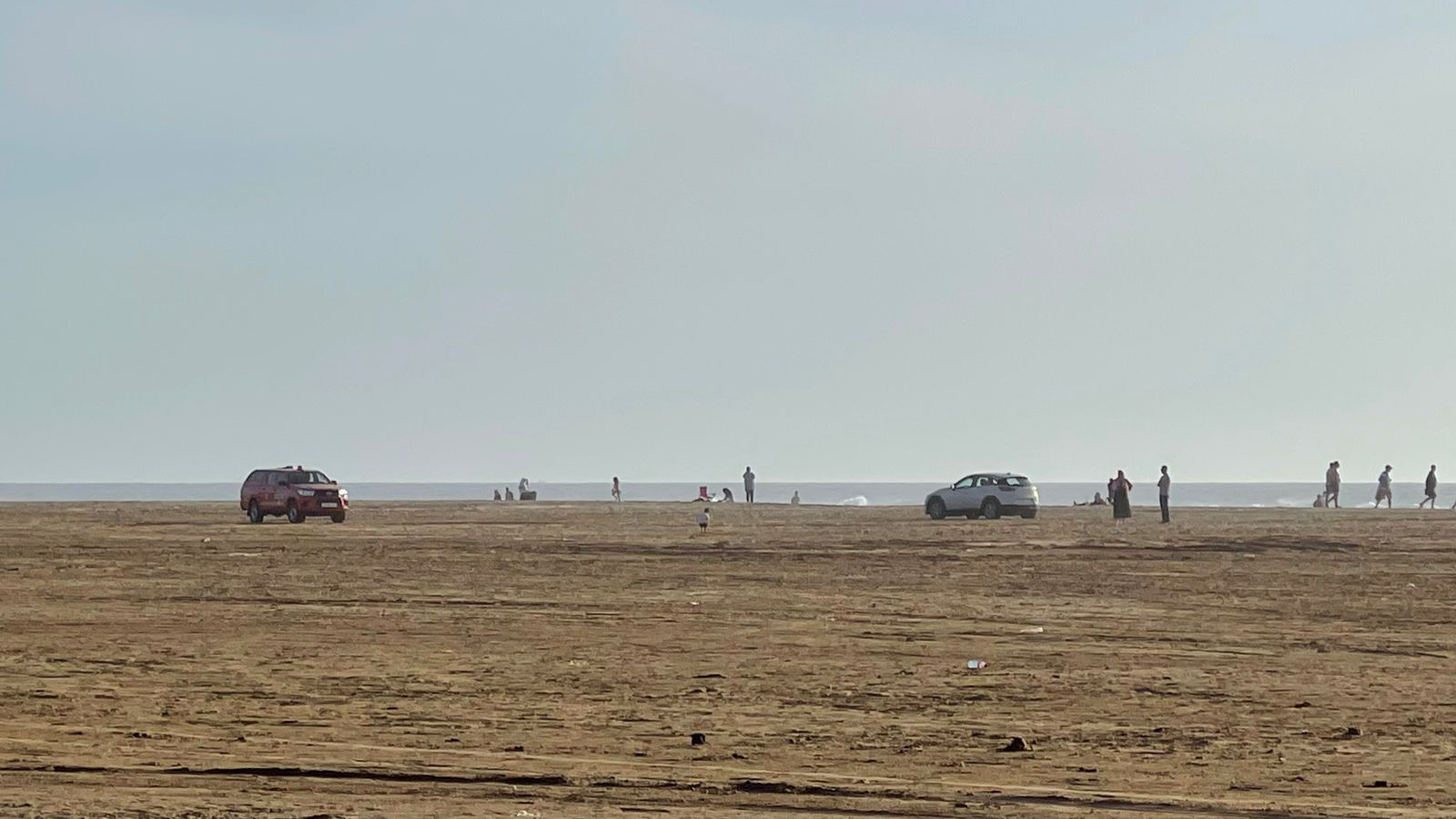 عمليات البحث مستمرة عن قاصر جرفته الأمواج بشاطئ سيدي قاسم بطنجة