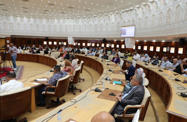 اعضاء من المجلس الجماعي بمراكش تطالب بـ”مجانية” مواقف السيارات والدراجات