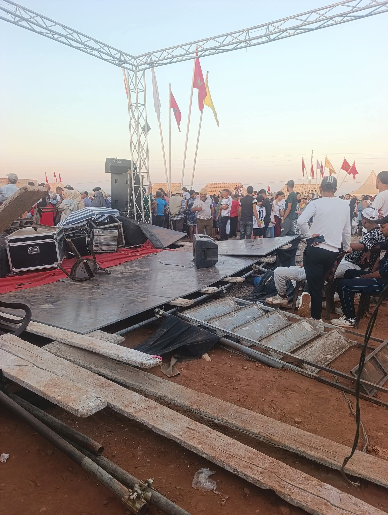 اقليم قلعة السراغنة.. فاجعة في مهرجان التبوريدة بـ”بويا عمر” انهيار منصة يؤدي إلى إصابات
