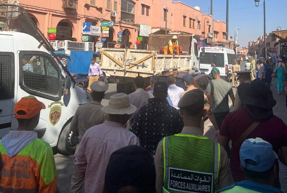 حملة أمنية موسعة لتحرير الملك العمومي في محيط ساحة جامع الفنا