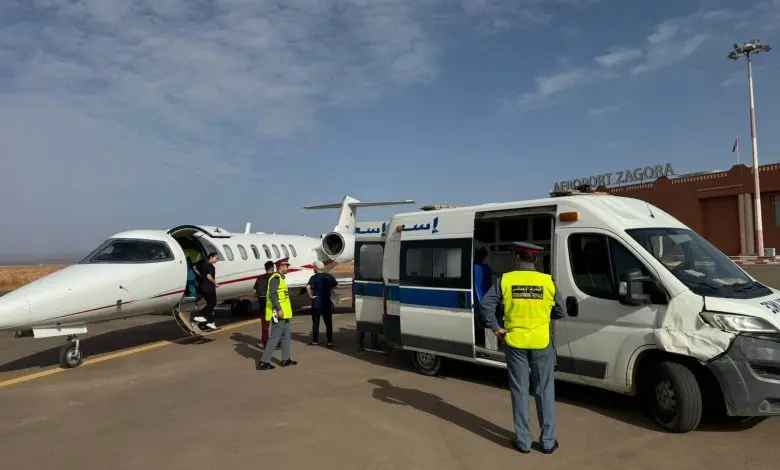 نقل طفل يعاني مرضا نادرا عبر طائرة طبية من مستشفى زاكورة الى الرباط