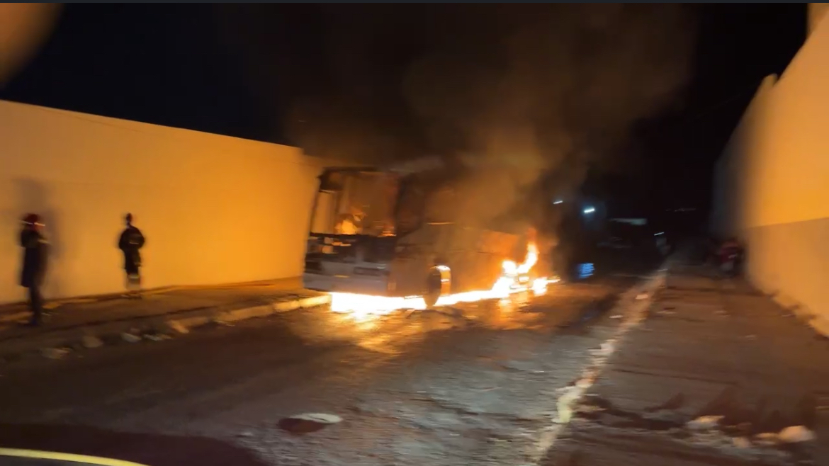 حريق يأتي على حافلة لنقل عاملات التصبير بطريق الفابركات بآسفي ونجاة العشرات بأعجوبة