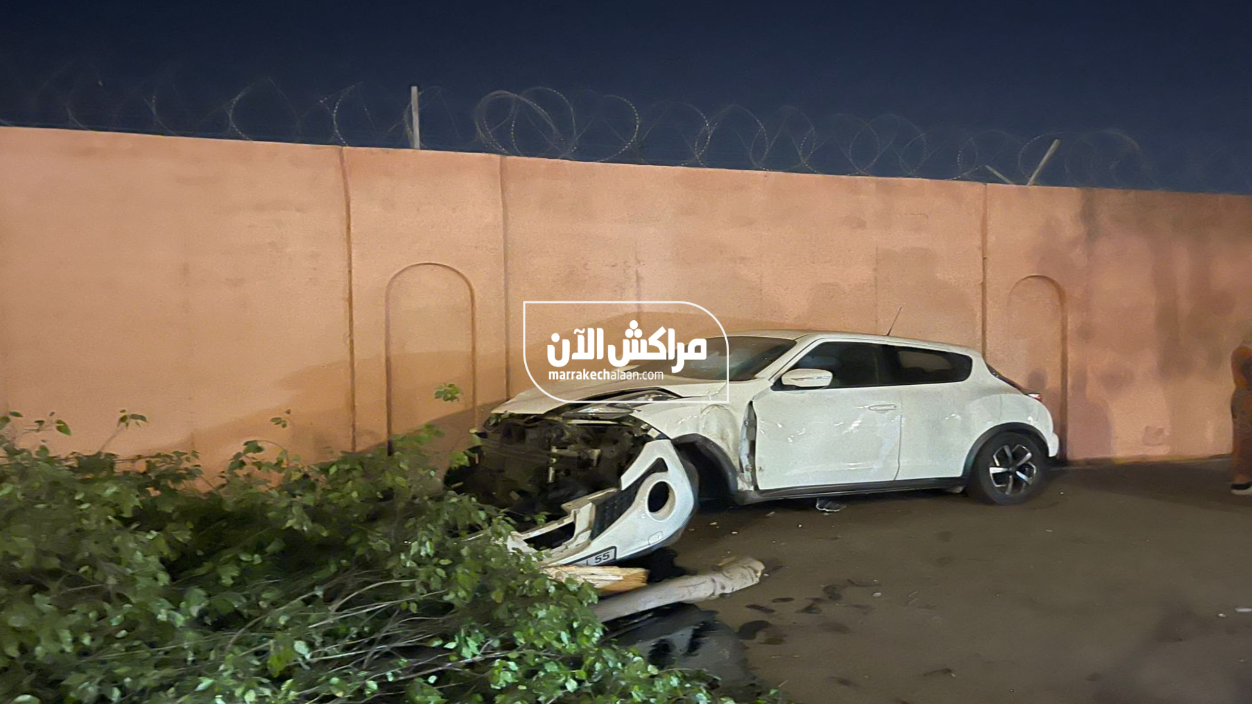 عاجل.. حادث سير بشارع كماسة بمراكش.. سيارة نفعية تصطدم بعمود إنارة +فيديو وصور