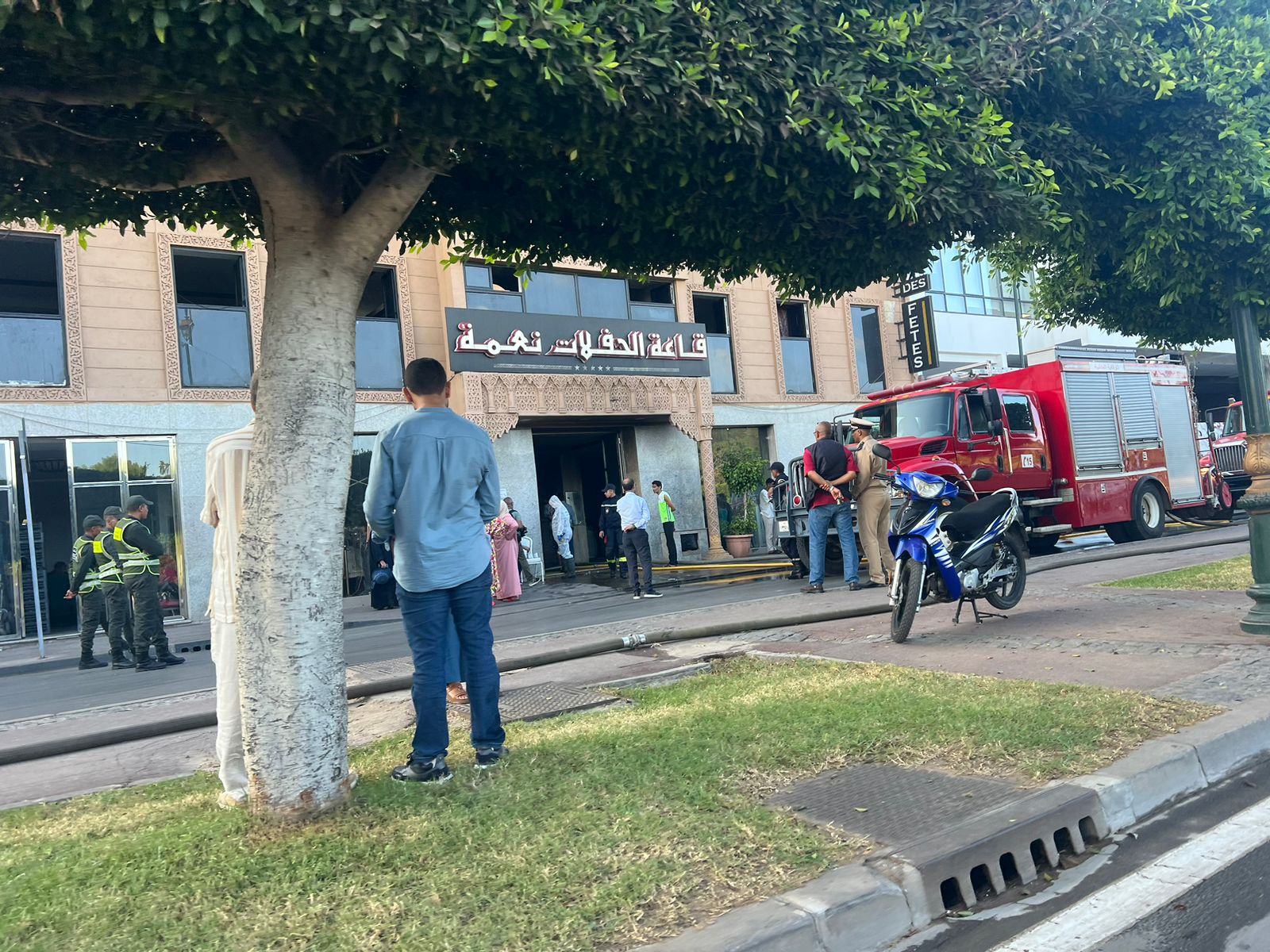 السيطرة على حريق مهول بقاعة الحفلات “نعمة” وسط استنفار كبير بعين المكان