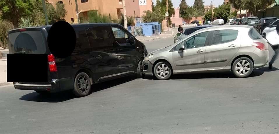 مراكش.. اصطدام بين سيارة خفيفة وحافلة نقل سياحي بتالوجت يخلف خسائر مادية
