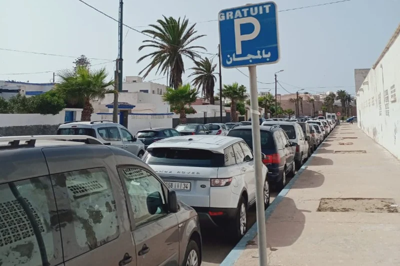 جماعة وجدة تعلن عن مجانية مواقف السيارات بمختلف شوارع المدينة