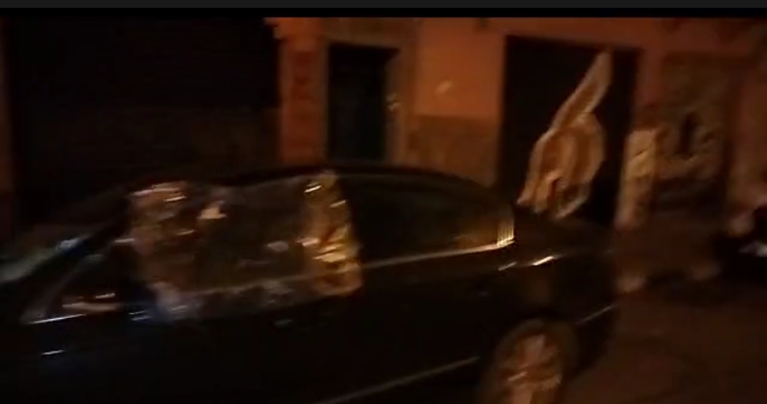 أعمال تخريب إجرامية في الحي المحمدي بالدار البيضاء.. ملثمون يكسرون زجاج 20 سيارة ويعتدون على المارة