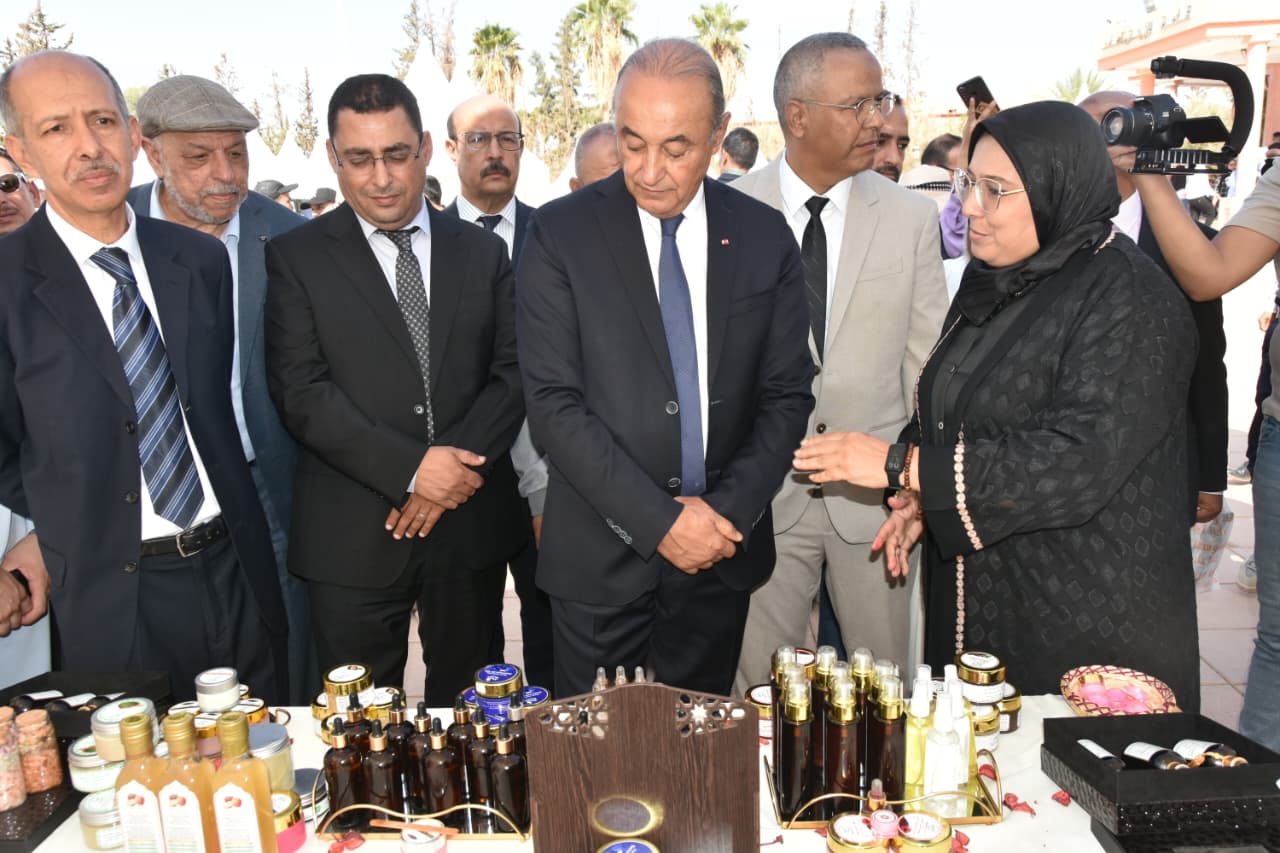 عامل قلعة السراغنة يُطلق فعاليات معرض منتوجات التعاونيات لدعم التنمية الاقتصادية والاجتماعية