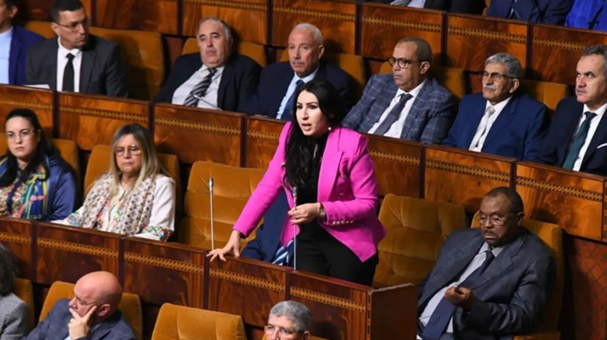 أتركين برلمانية مراكش تطالب أخنوش بمراجعة قرار اعتماد الساعة الإضافية