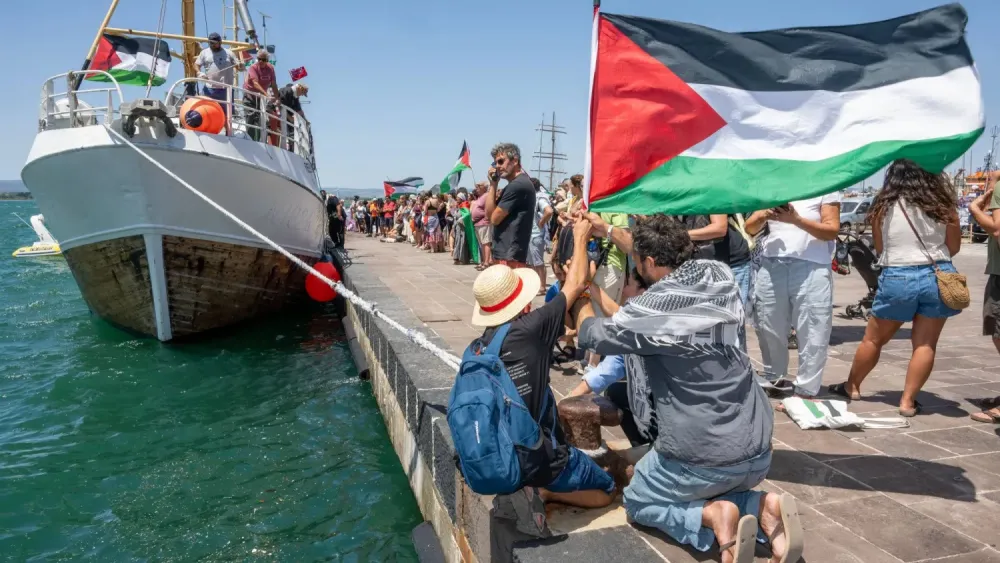إسرائيل تعترض قوارب أسطول مساعدات ثان متّجه إلى غزة
