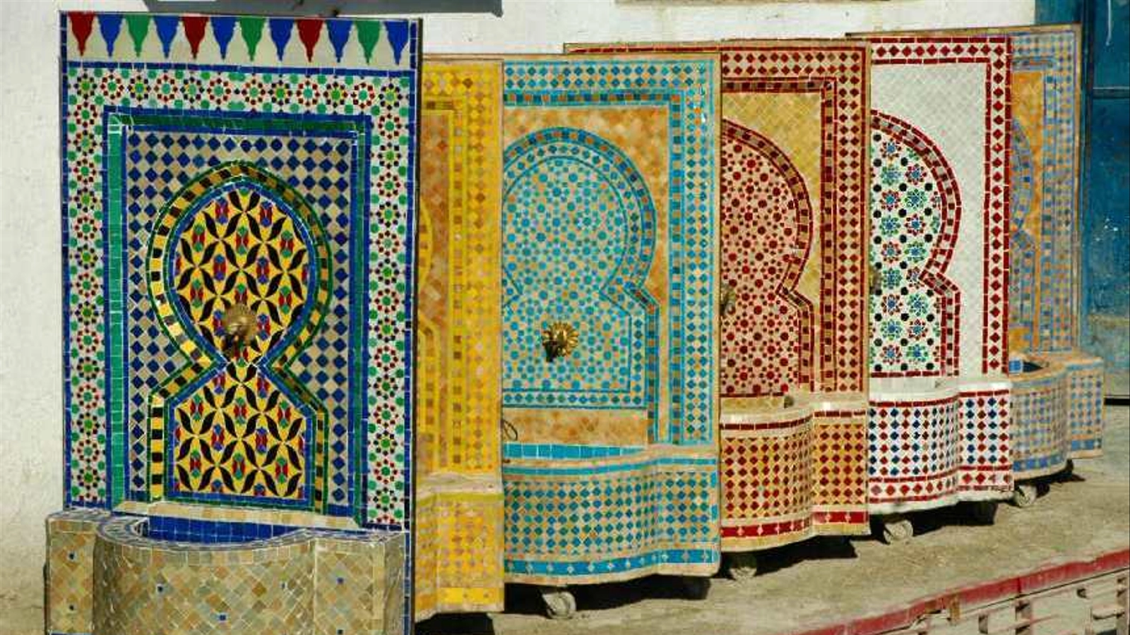 مراكش تستضيف محترفاً علمياً وفنياً لإحياء فن تسطير الزليج المغربي
