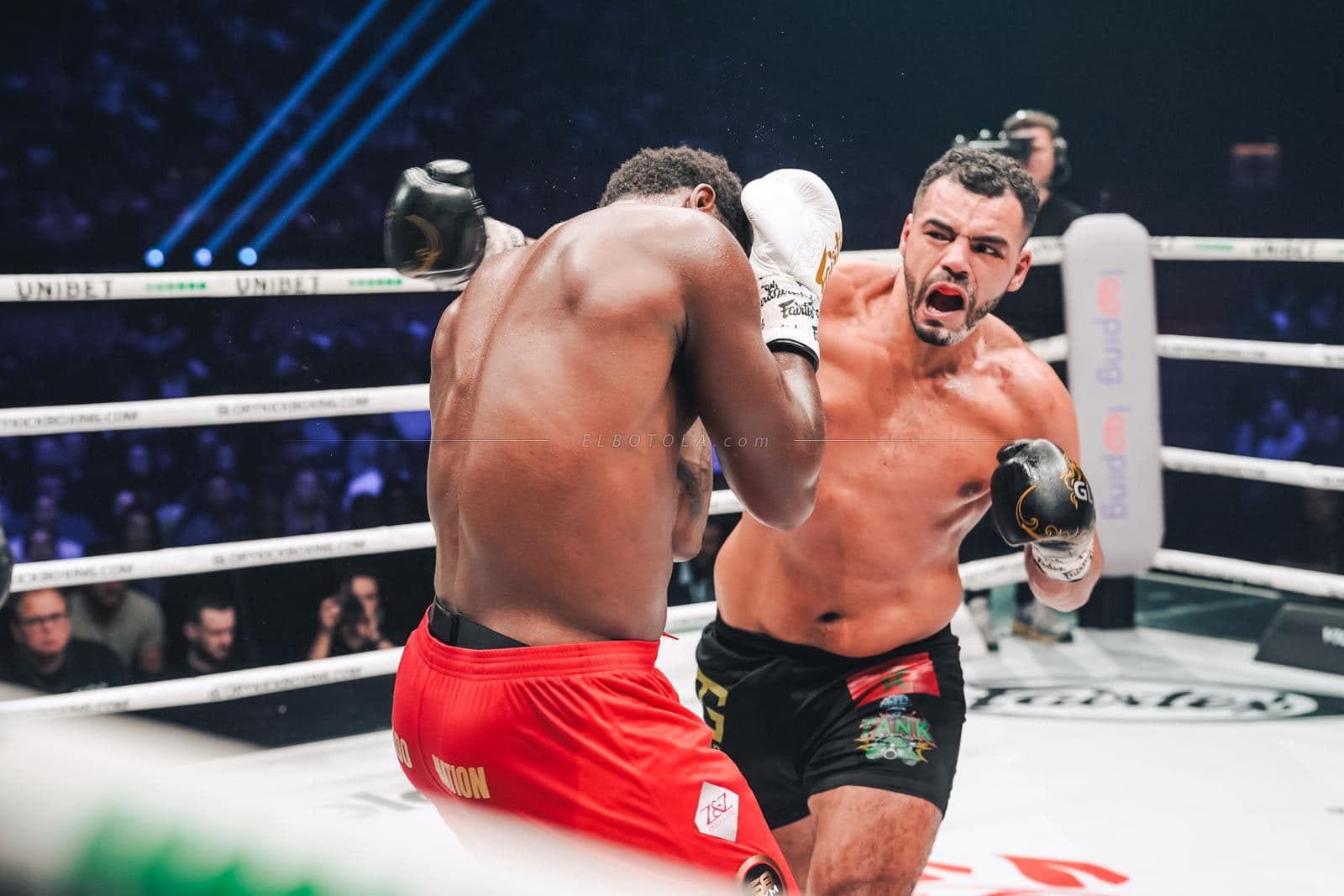 طارق خبابز بطلاً للعالم.. المقاتل المغربي يستعيد لقب الوزن الخفيف الثقيل في GLORY 104
