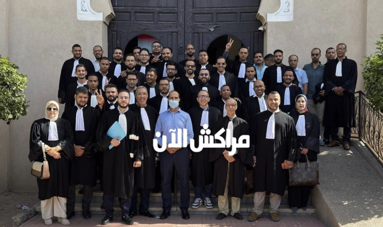 صورة.. المحامون الشباب يدعمون زميلهم الذي تعرض للاعتداء والنيابة العامة بابتدائية مراكش تحيل الجاني على سجن الاوداية