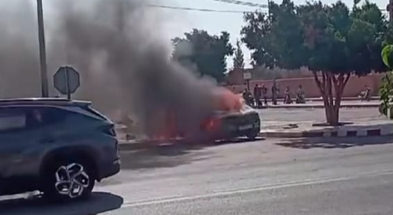 اقليم السراغنة.. “مختل عقلياً” يُضرم النار في سيارة بجماعة العرارشة