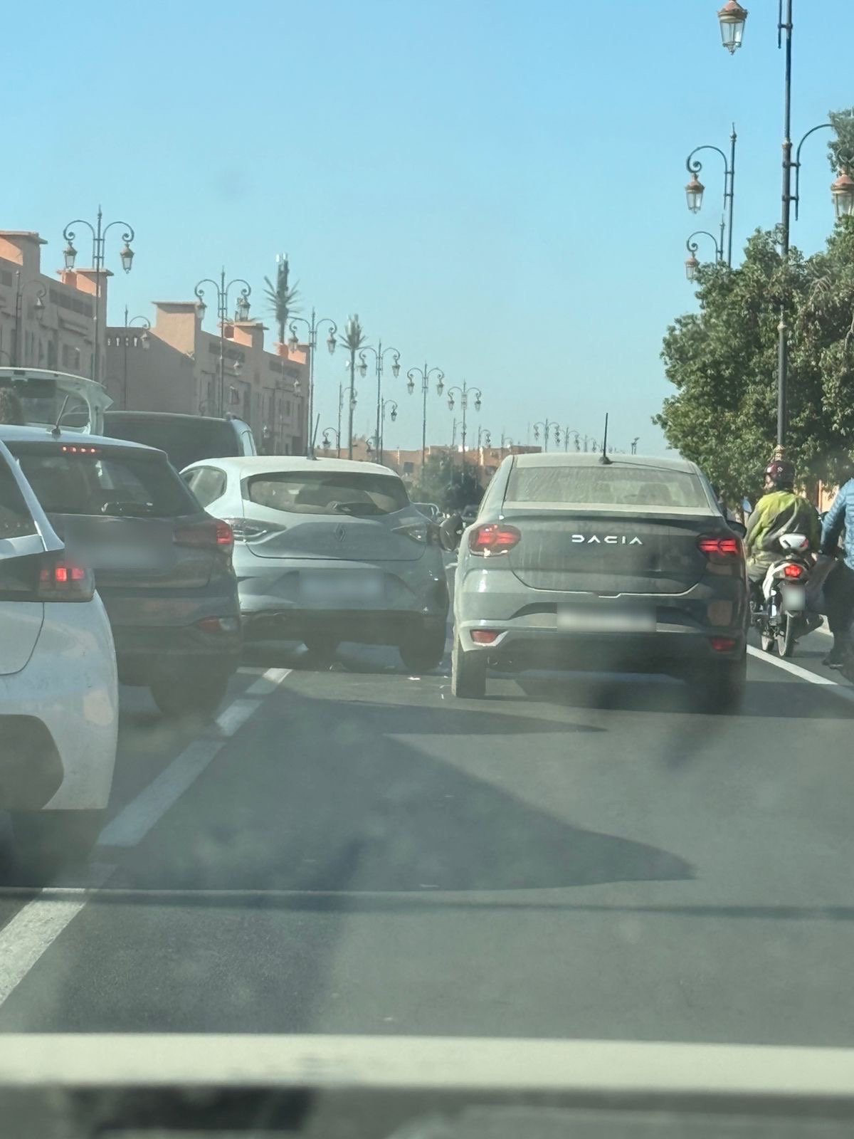 اصطدام اربع سيارات بالمحاميد مراكش يربك حركة المرور بشارع كماسة