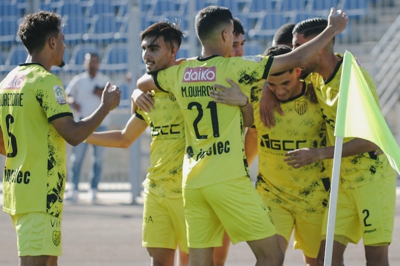 المغرب الفاسي ينفرد بالصدارة بعد فوزه على اتحاد تواركة.. ونهضة الزمامرة يخطف فوزاً ثميناً من الدشيرة