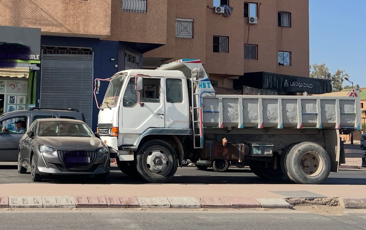 اصطدام شاحنة وسيارة خفيفة في المحاميد بمراكش