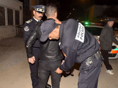 ترويج المخدرات يوقف شابا بطنجة
