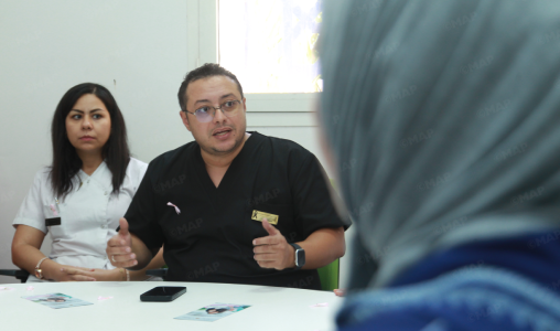 مراكش.. حملة تحسيسية وتكوينية لفائدة النساء للكشف المبكر عن سرطاني الثدي وعنق الرحم