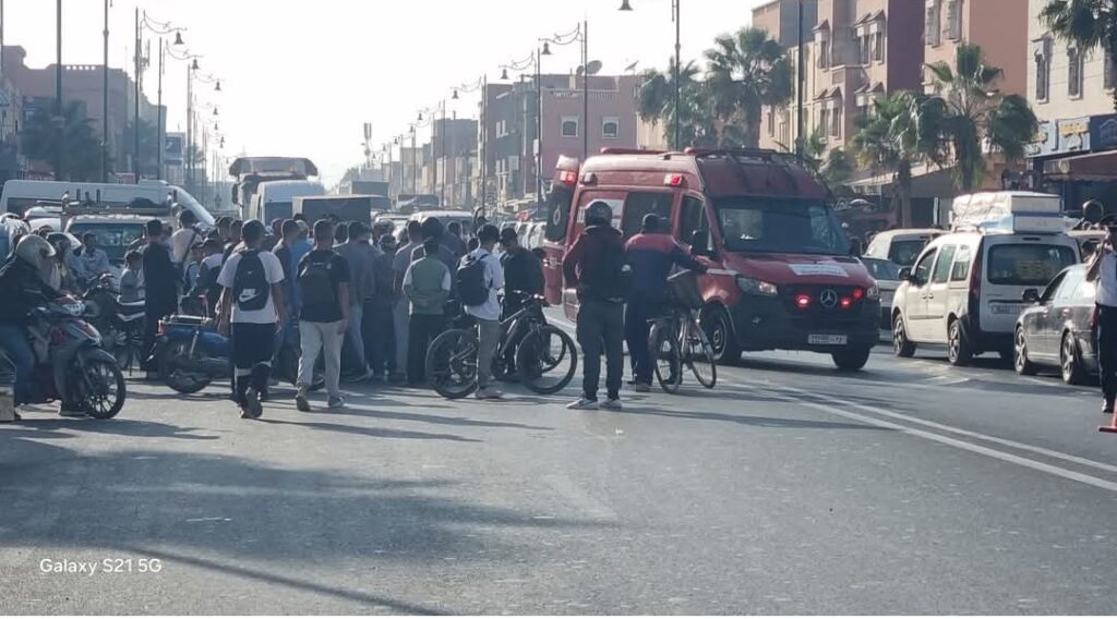 حادث سير خطير بآيت ملول.. إصابة شرطي بجروح متفاوتة إثر اصطدام “دراجته” بـ “تريبورتور”