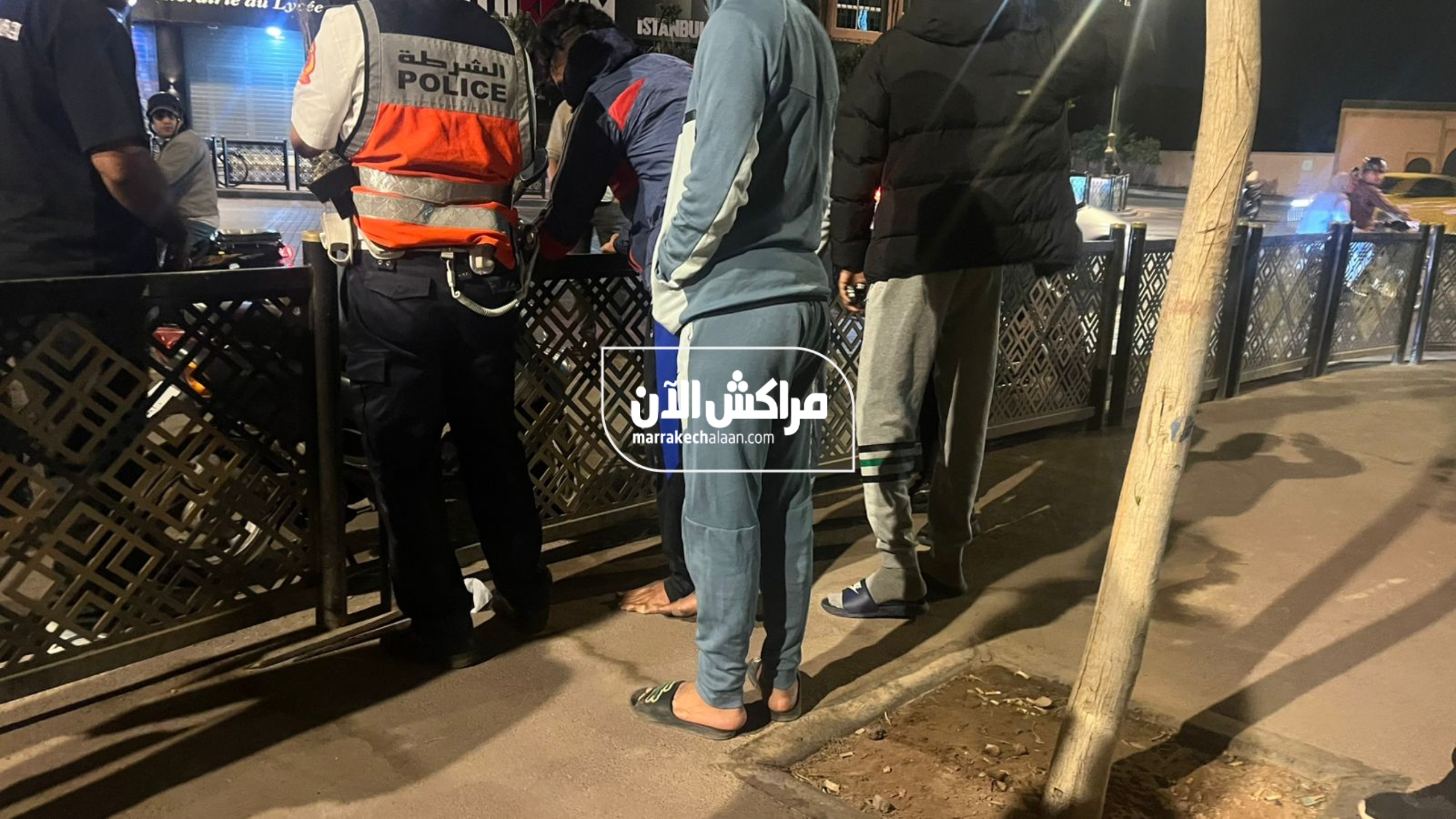 بالصور تدخل بطولي لشرطي مرور بمراكش يمنع كارثة.. إيقاف جانح اعتدى على شاب بسلاحين أبيضين