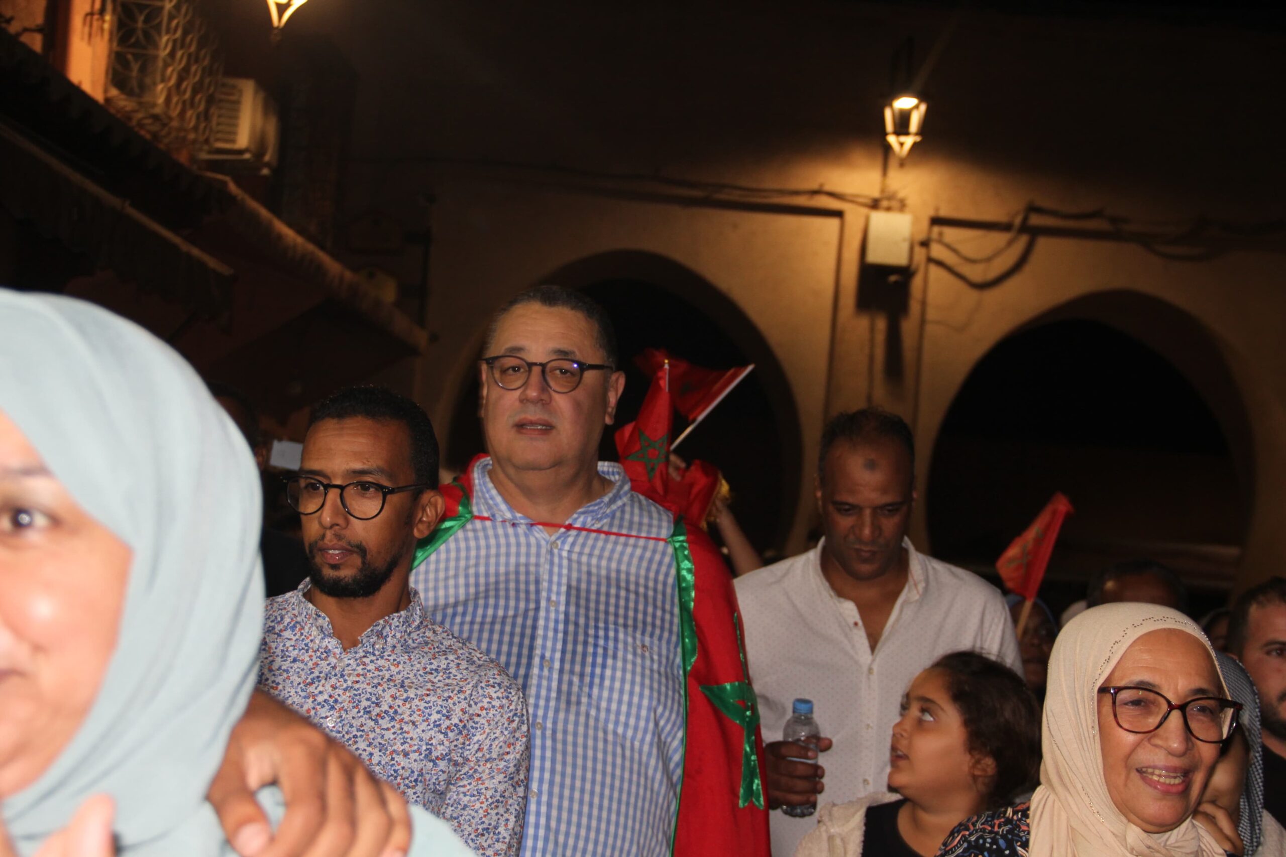 بالفيديو.. عبد الرحمان وفا يشارك سكان جماعة المشور القصبة الفرحة بقرار الحكم الذاتي