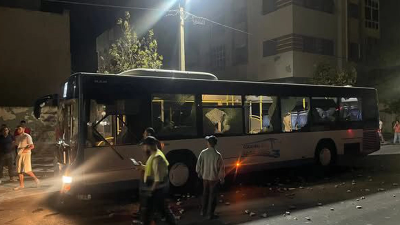 أعمال شغب في تازة تُحول احتجاجات “جيل Z” إلى تخريب وتوقيف 25 شخصاً