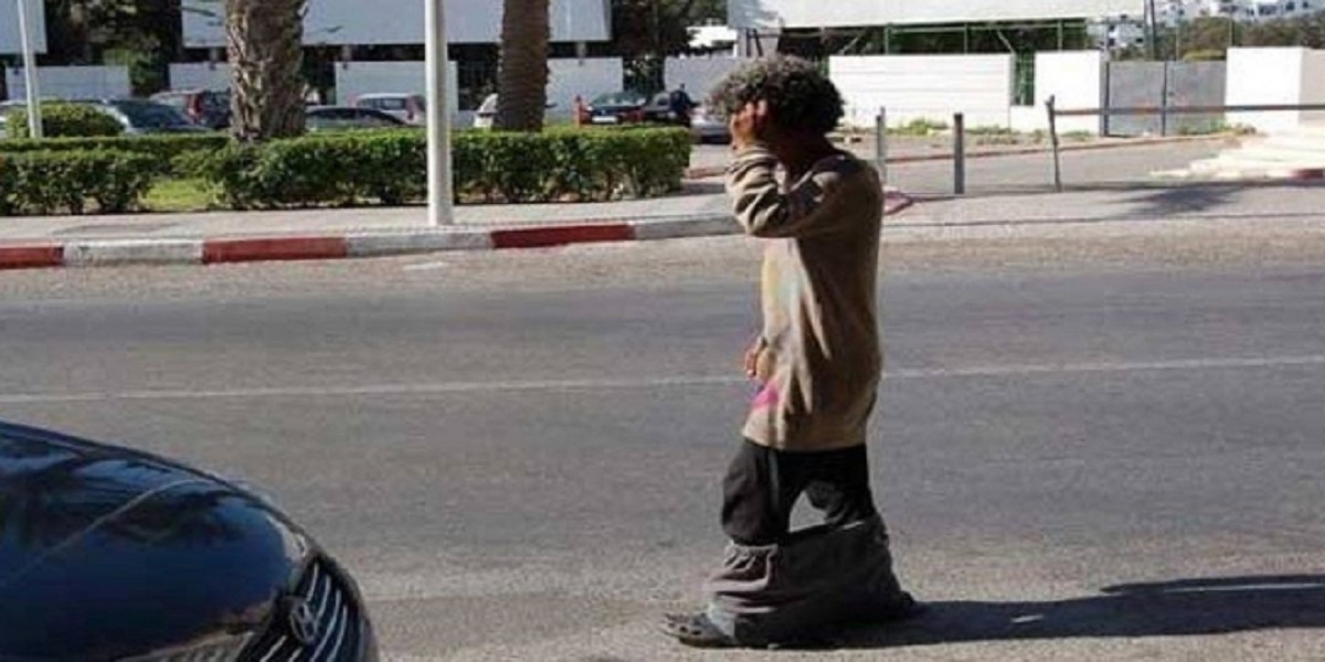 بسبب تهديده لسلامة المواطنين.. الأمن يوقف شخصاً مشرداً يعاني من اضطراب عقلي بالقنيطرة