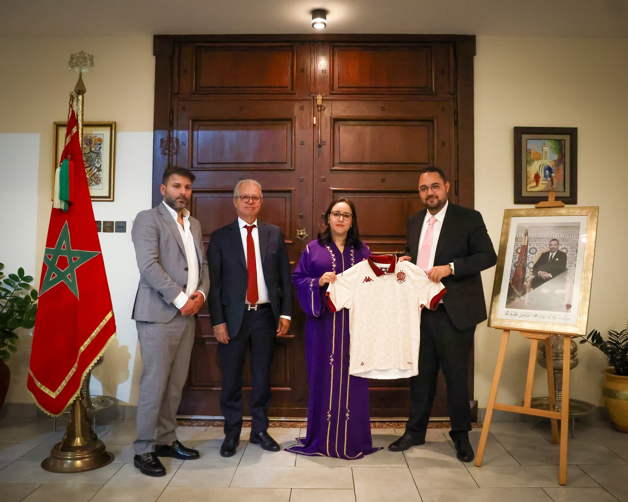 الوداد الرياضي يحل ضيفاً على سفارة المغرب بغانا قبل مواجهة أشانتي كوتوكو في الكونفدرالية