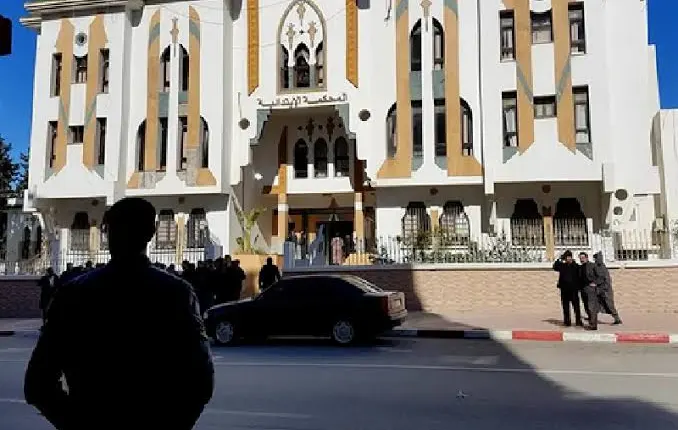 محكمة الحسيمة ترفض الإفراج المؤقت عن 5 قاصرين متهمي اضطرابات “إمزورن”