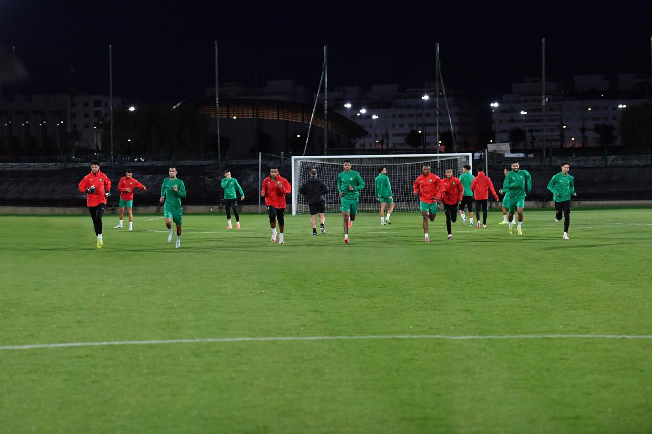 المنتخب الوطني يجري حصة تدريبية مفتوحة امام وسائل الاعلام بملعب طنجة المنتخب الوطني يجري حصة تدريبية مفتوحة امام وسائل الاعلام بملعب طنجة