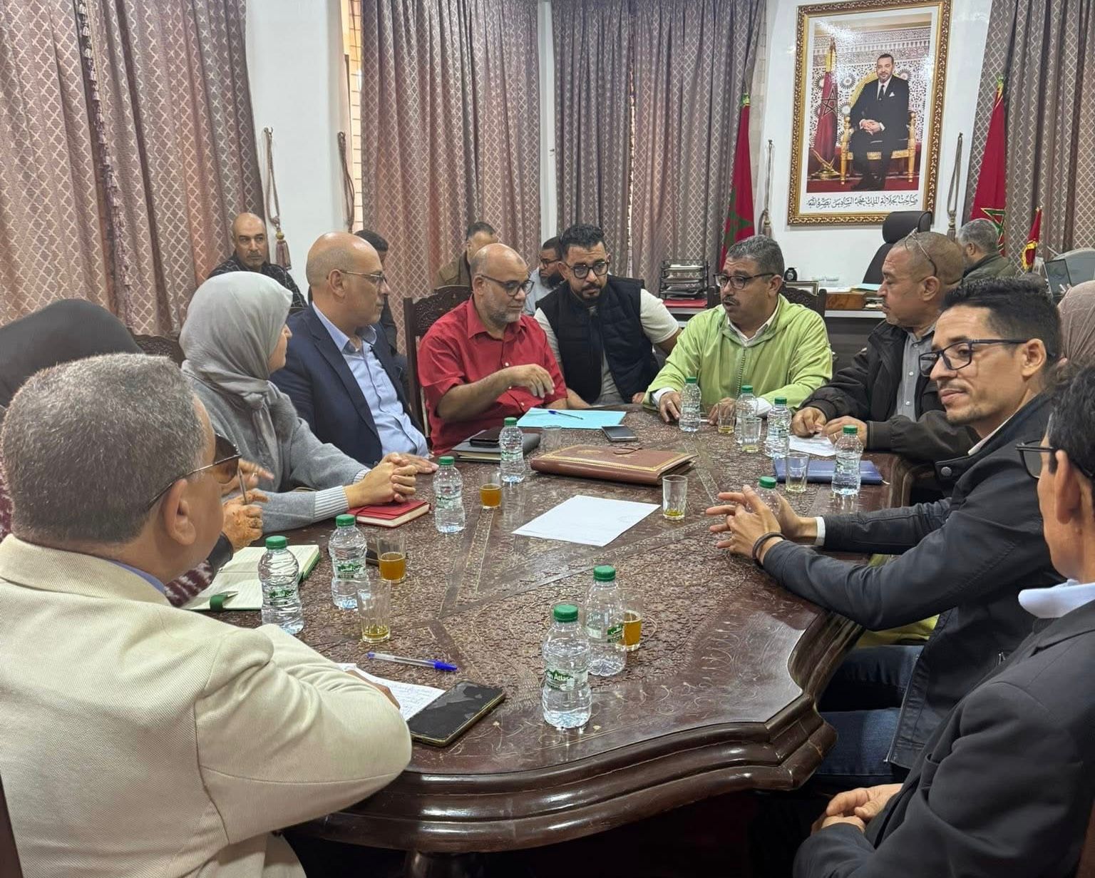 الشقيق يعقد اجتماعا موسعا لبحث الاكتظاظ ومشاكل البنية التحتية بمدارس جماعة واحة سيدي ابراهيم