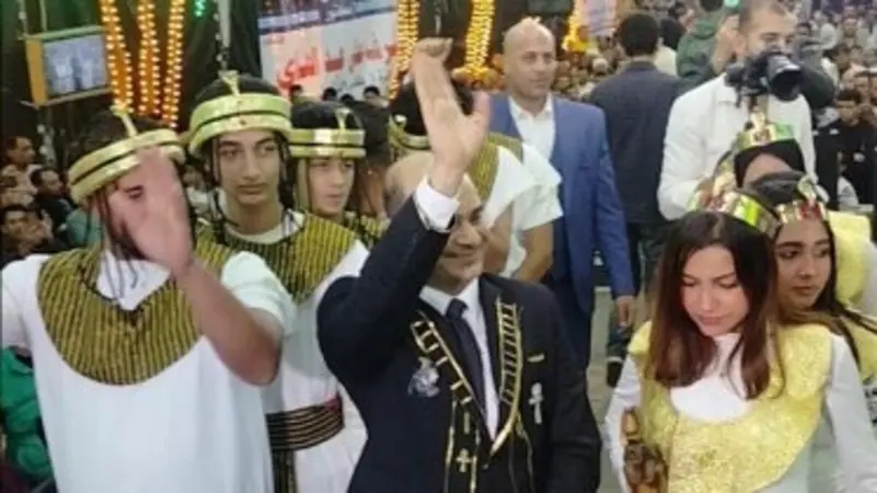 زي فرعوني وحصان.. هذه أغرب حملات مرشحي برلمان مصر