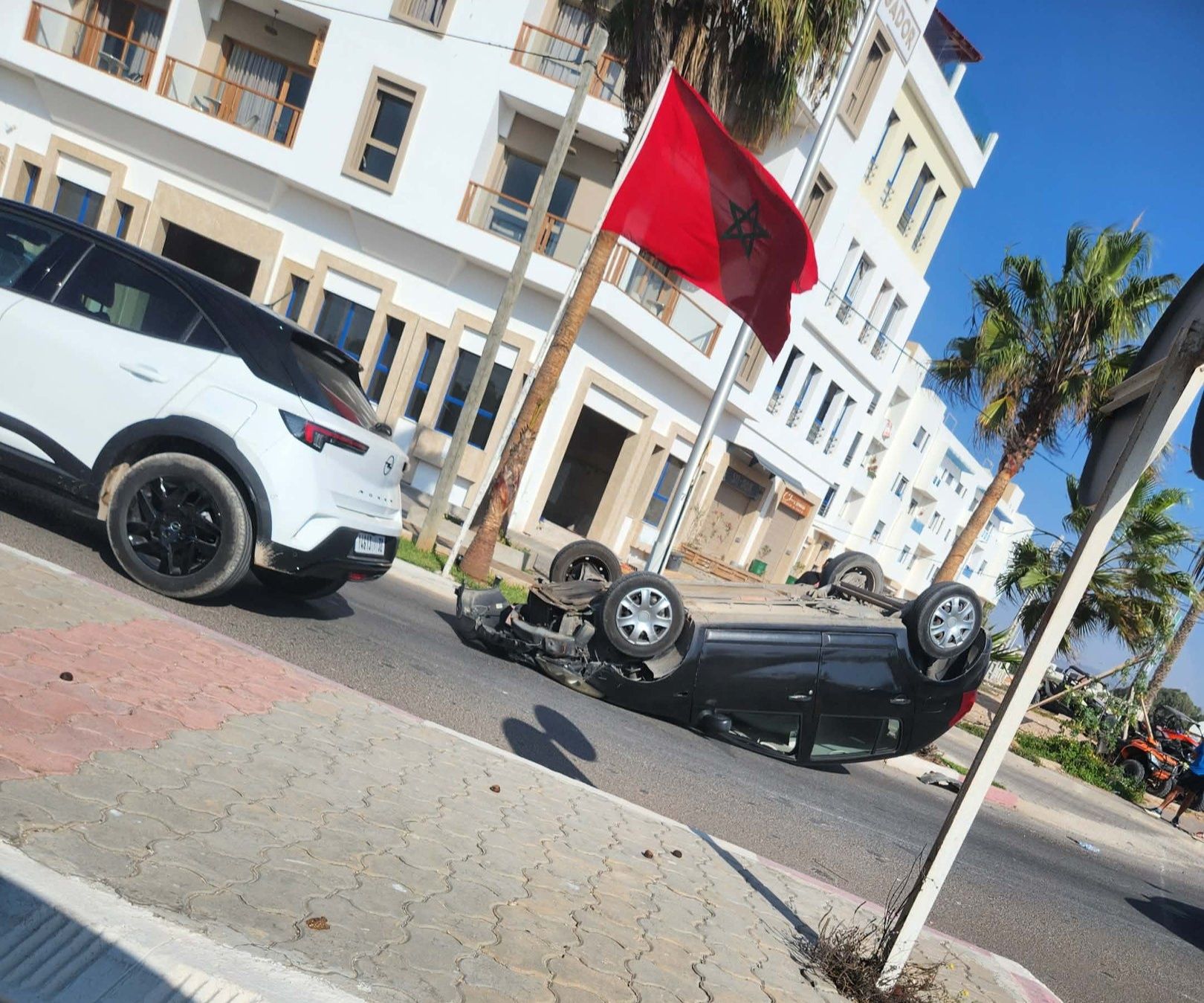 انقلاب سيارة خفيفة قرب سيدي مڭدول بإقليم الصويرة +صورة