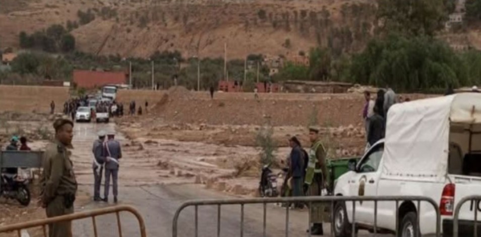 سيول واد أوريكة تشلّ حركة السير وتغلق طريق أيت أورير-تحناوت مؤقتاً