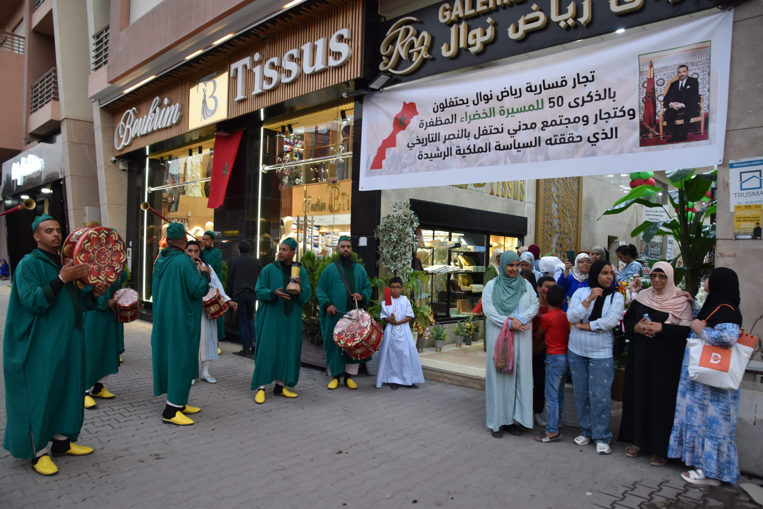 بالفيديو.. تجار قيسارية رياض نوال بمراكش يحتفلون بالمسيرة الخضراء عبر عروض وتخفيضات على منتجاتهم