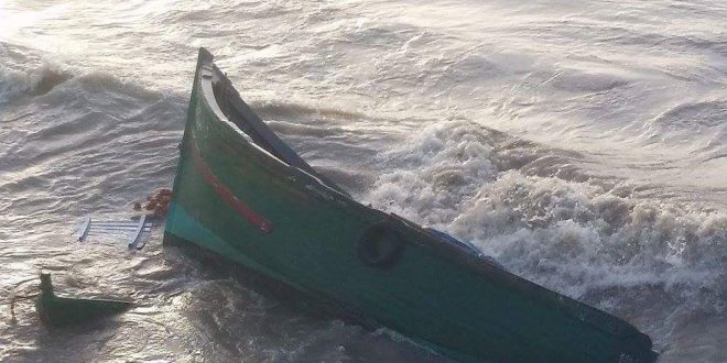 مصرع بحار وانقاذ ثلاثة في انقلاب قارب الصيد التقليدي ضواحي آسفي