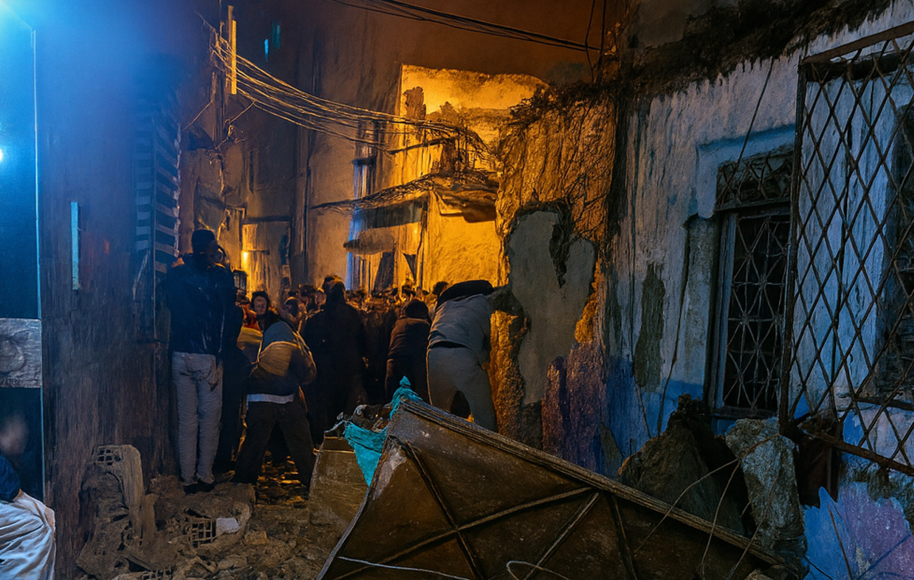 نقل شخصين حالتهما حرجة الى المستعجلات إثر انهيار منزل بحي كورزيانة