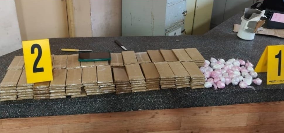 تعاون أمني يُسقط مروجة للمخدرات الصلبة بالداخلة وحجز كميات كبيرة من الكوكايين والشيرا