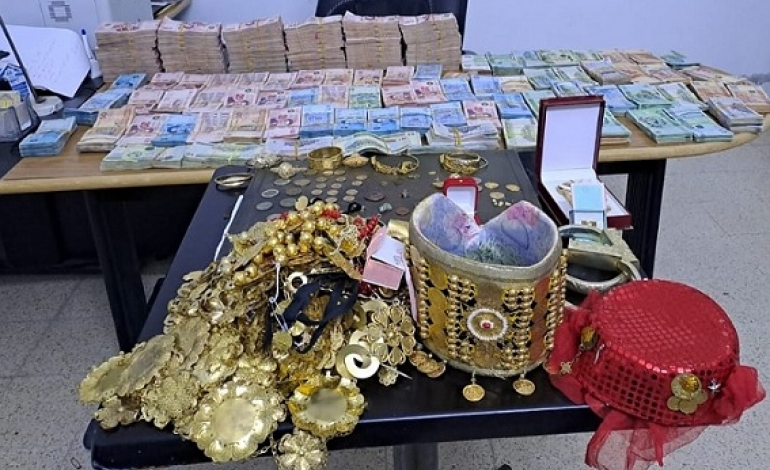 حجز أزيد من 1.5 مليون من العملات الأجنبية وسبائك ذهبية داخل منزل