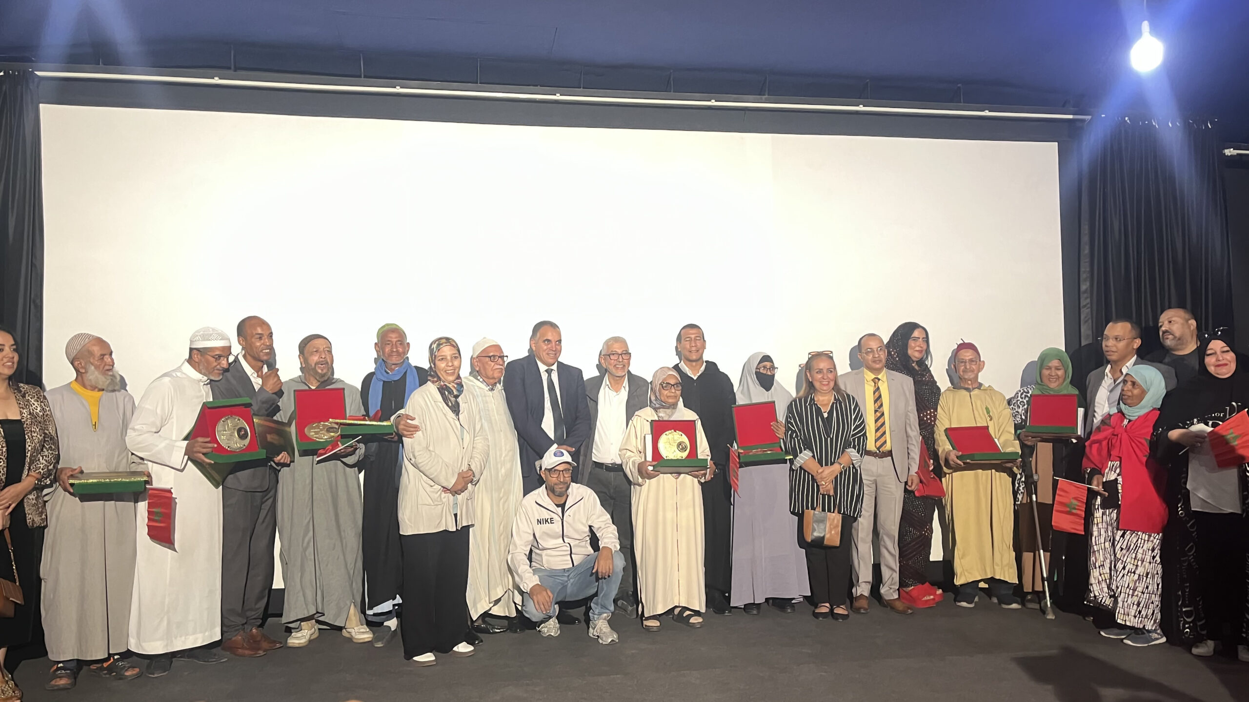 بالفيديو.. جامعة “أرباب المقاهي والمطاعم” بمراكش تخلد المسيرة الخضراء وتكرم الصناع التقليديين الأبطال