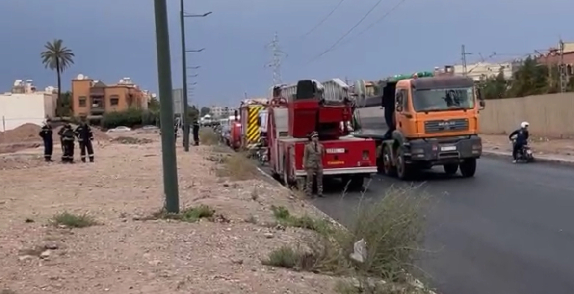يالفيديو.. تواصل حالة الاستنفار بالحي العسكري بمراكش إثر اعتلاء شخص لبرج كهربائي
