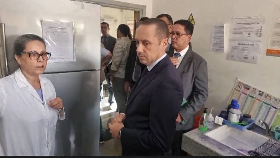 وزير الصحة يقرر إعادة هيكلة شاملة لوظيفة الاستقبال في المستشفيات ويستبعد أعوان الحراسة وعاملات النظافة