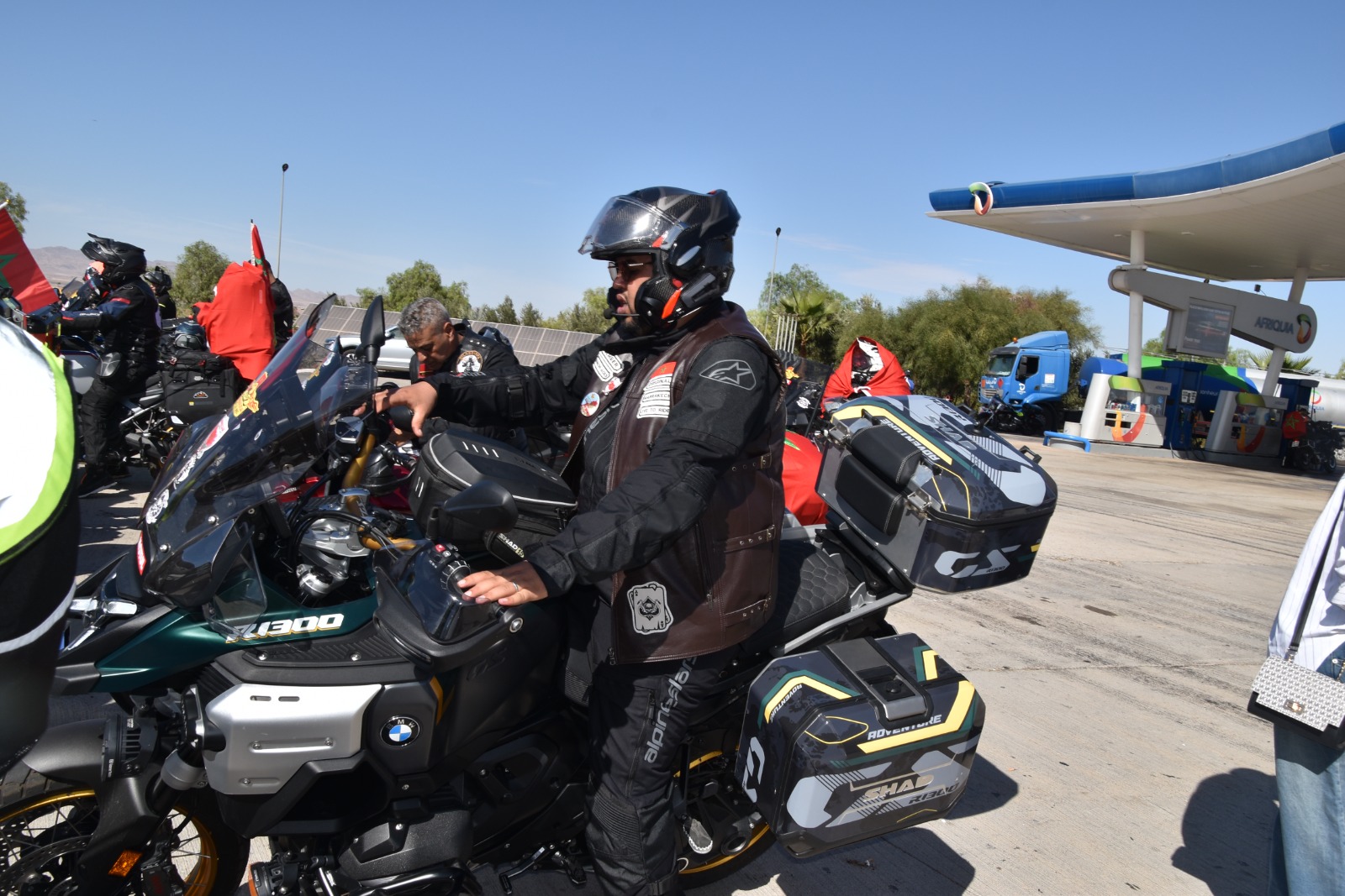 قادمة من مراكش.. “مسيرة العيون” للدراجات النارية تصل عاصمة الصحراء احتفالاً بالذكرى الخمسين للمسيرة الخضراء +فيديو