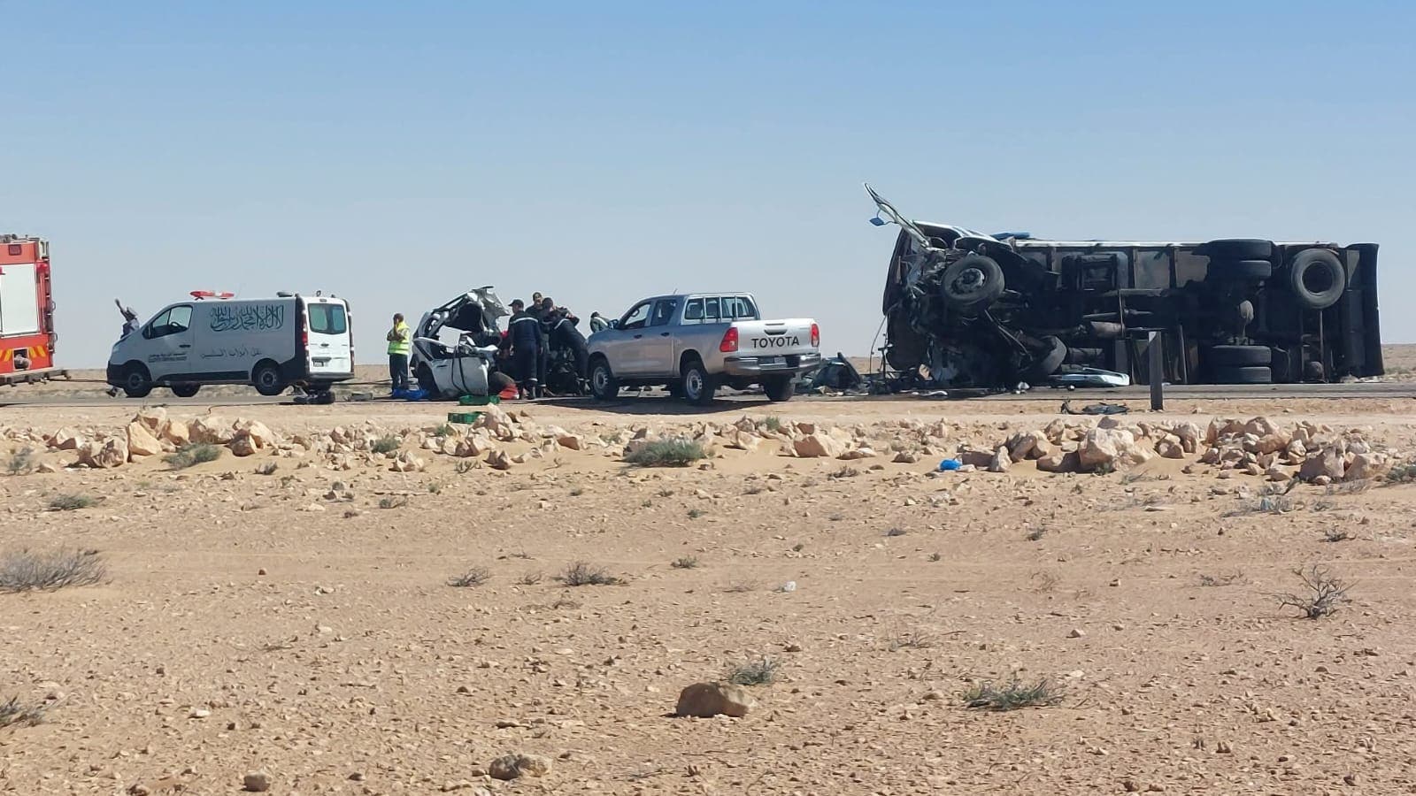 مصرع 6 أشخاص في حصيلة أولية لحادث تصادم مروع بين بوجدور والداخلة