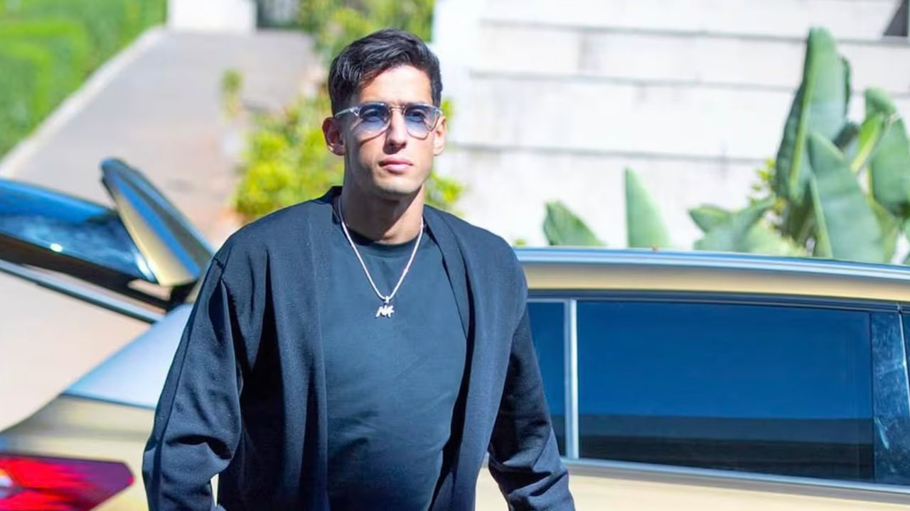 نايف أكرد يغادر معسكر “الأسود” في طنجة لاستكمال العلاج من إصابة “العانة”