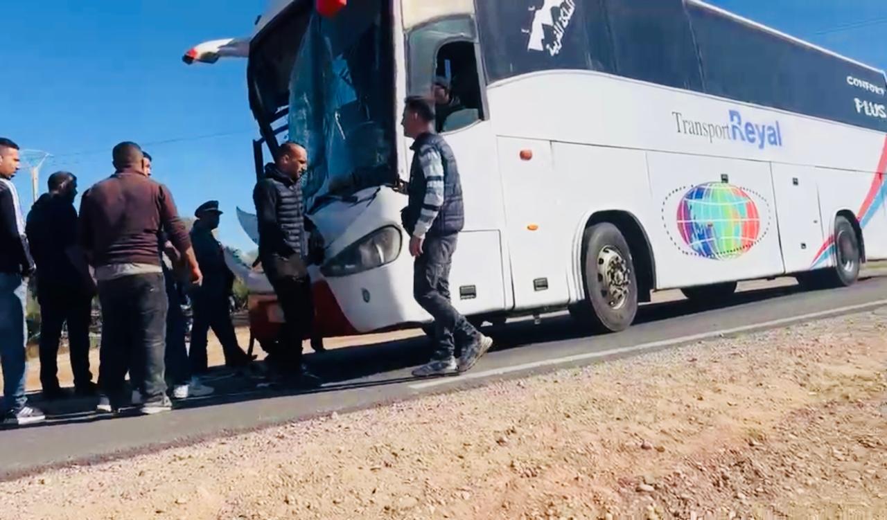 عاجل.. اصطدام عنيف بين “كار” و”رموك” يرسل ثلاثة مصابين إلى مستشفى الصويرة +صور