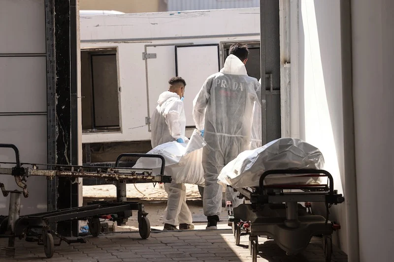 اتفاق وقف اطلاق النار.. مستشفى ناصر بغزة يتسلم من اسرائيل 15 جثمانا